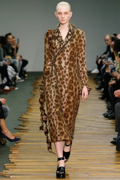 Look 28